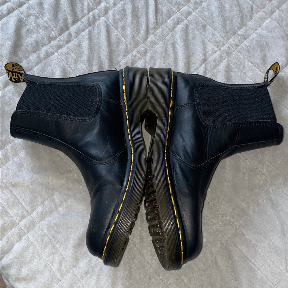 *SOLD* DR. MARTENS 2976 Yellow Stitch Smooth  Leather Chelsea Boots sz 9 - Picture 8 of 12